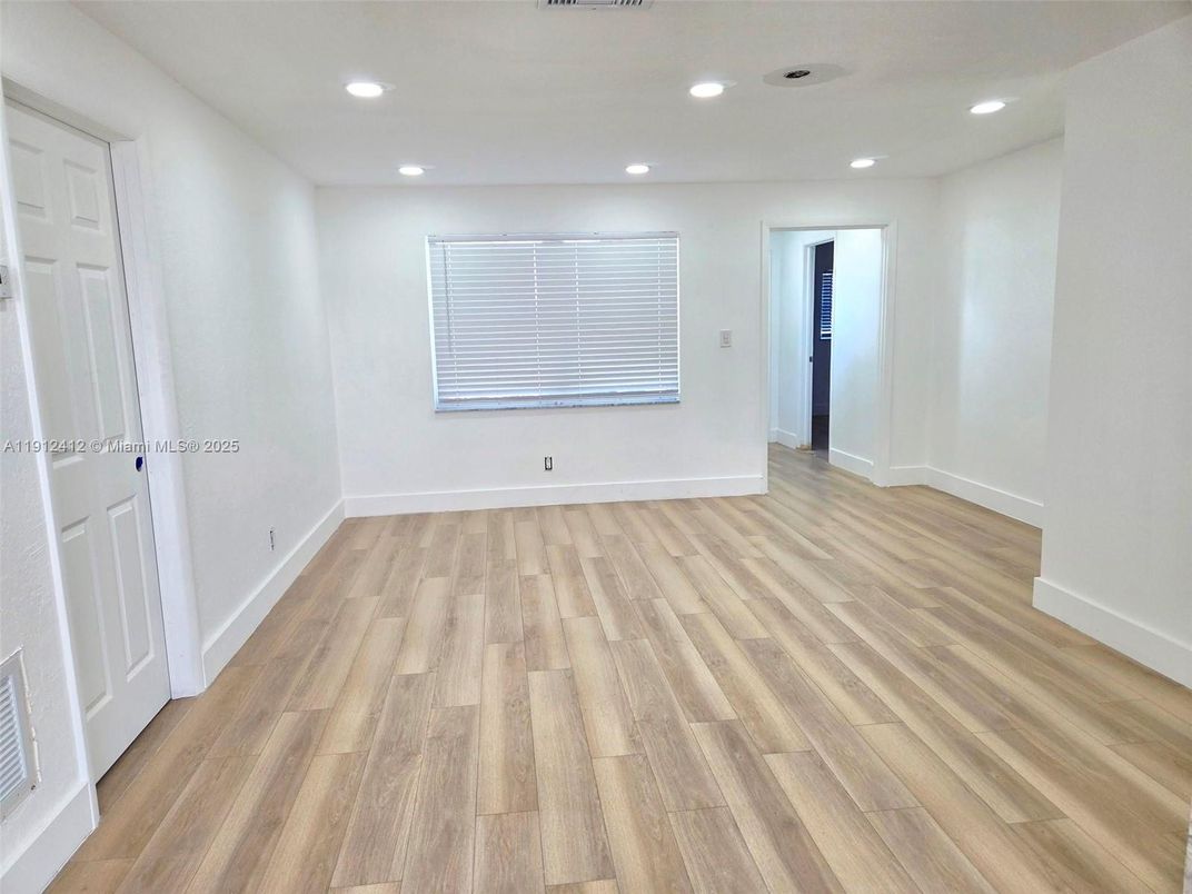 Empty room, Interior, Recessed Lighting, Wood Texture Flooring