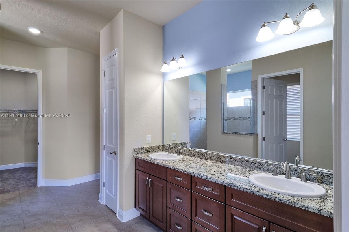 Bathroom, Dual Sink Vanities, Interior, Recessed Lighting