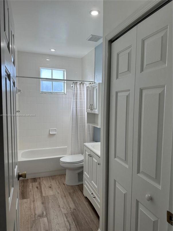 Bathroom, Interior, Recessed Lighting, Wood Texture Flooring