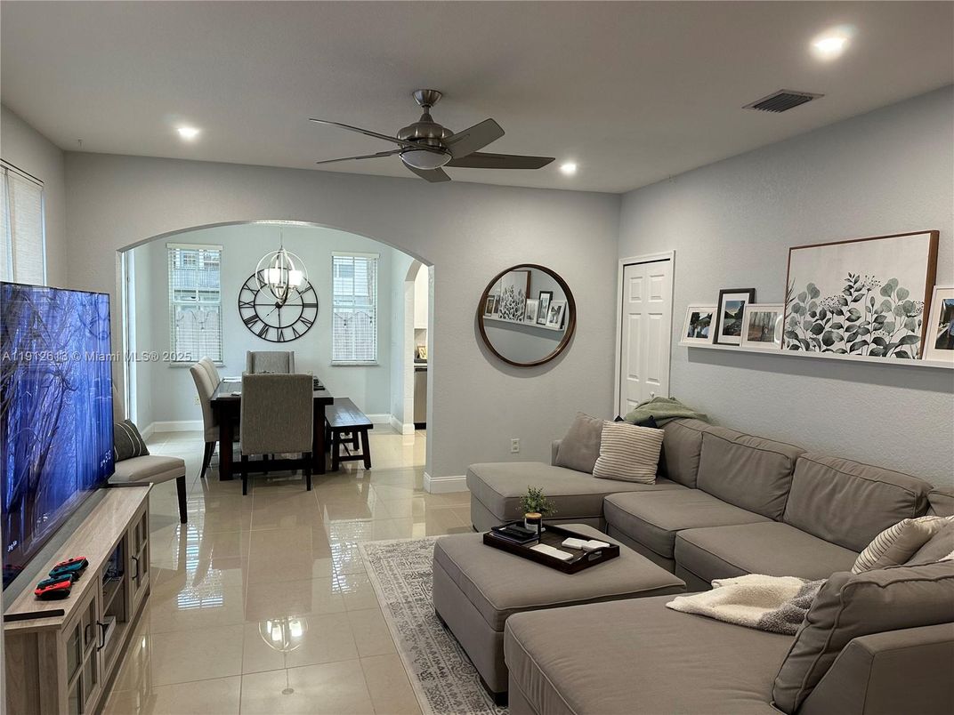 Chandelier, Dining room, Interior, Living room, Recessed Lighting