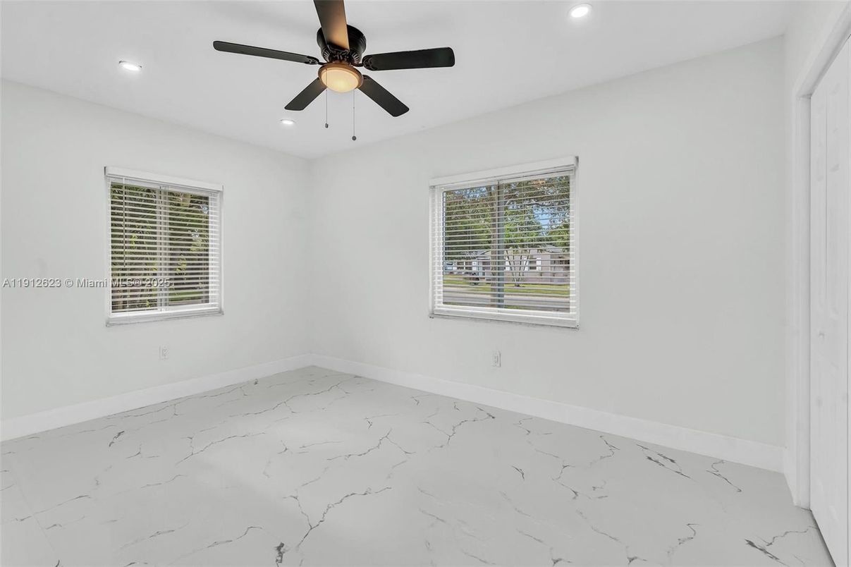 Empty room, Interior, Marble, Recessed Lighting
