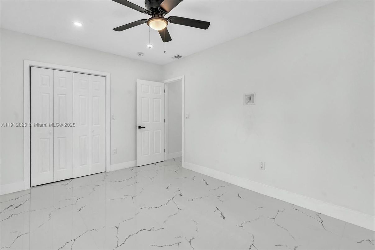 Empty room, Interior, Marble, Recessed Lighting