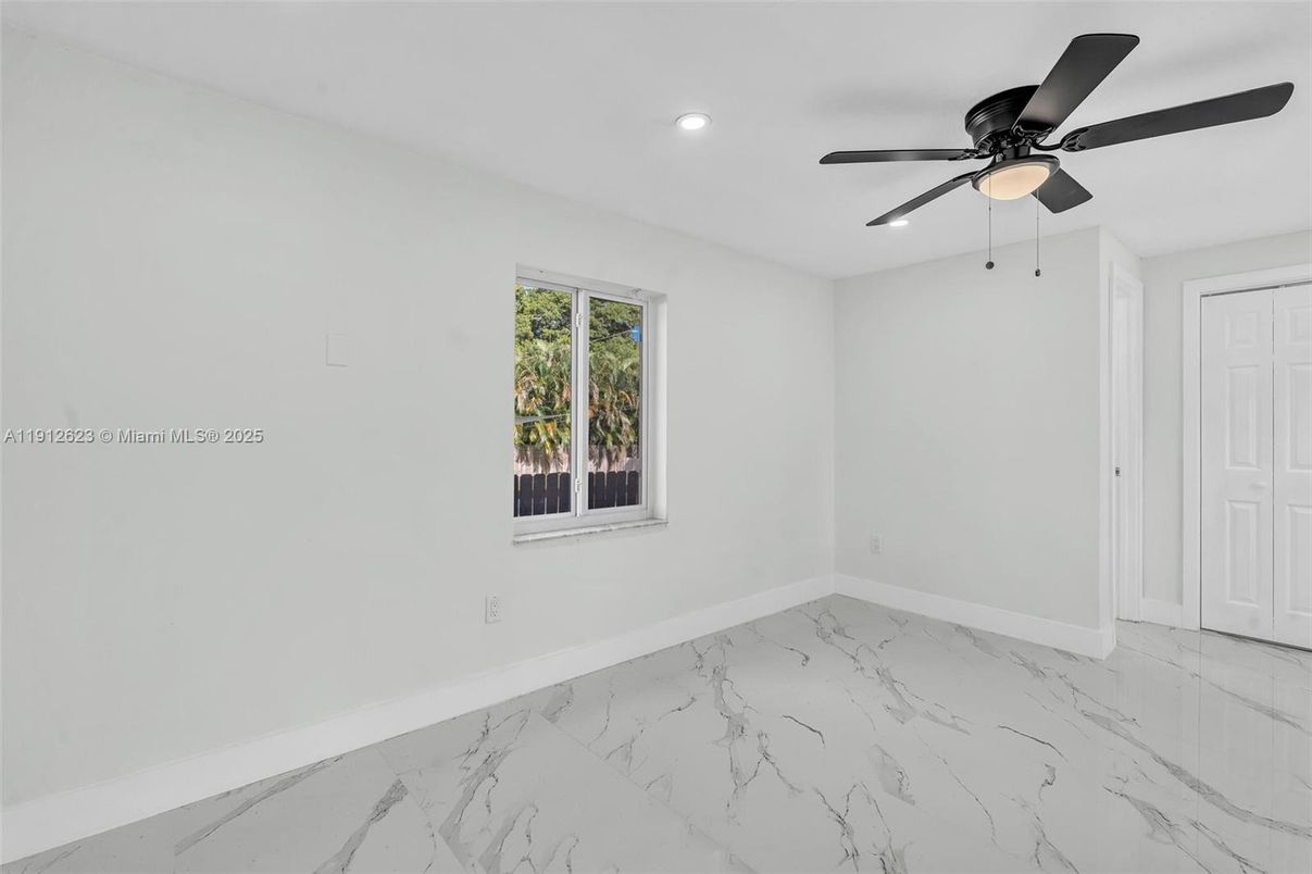 Empty room, Interior, Marble, Recessed Lighting