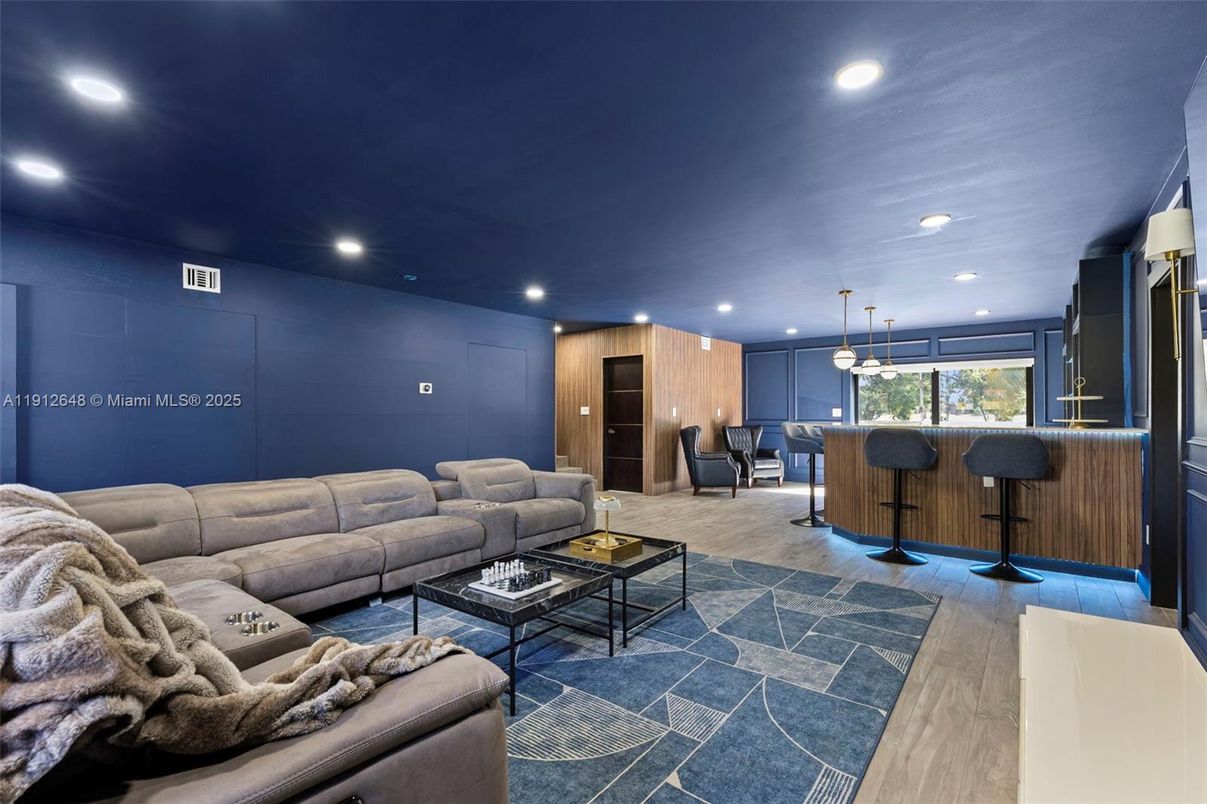 Interior, Kitchen, Living room, Pendant Lights, Recessed Lighting