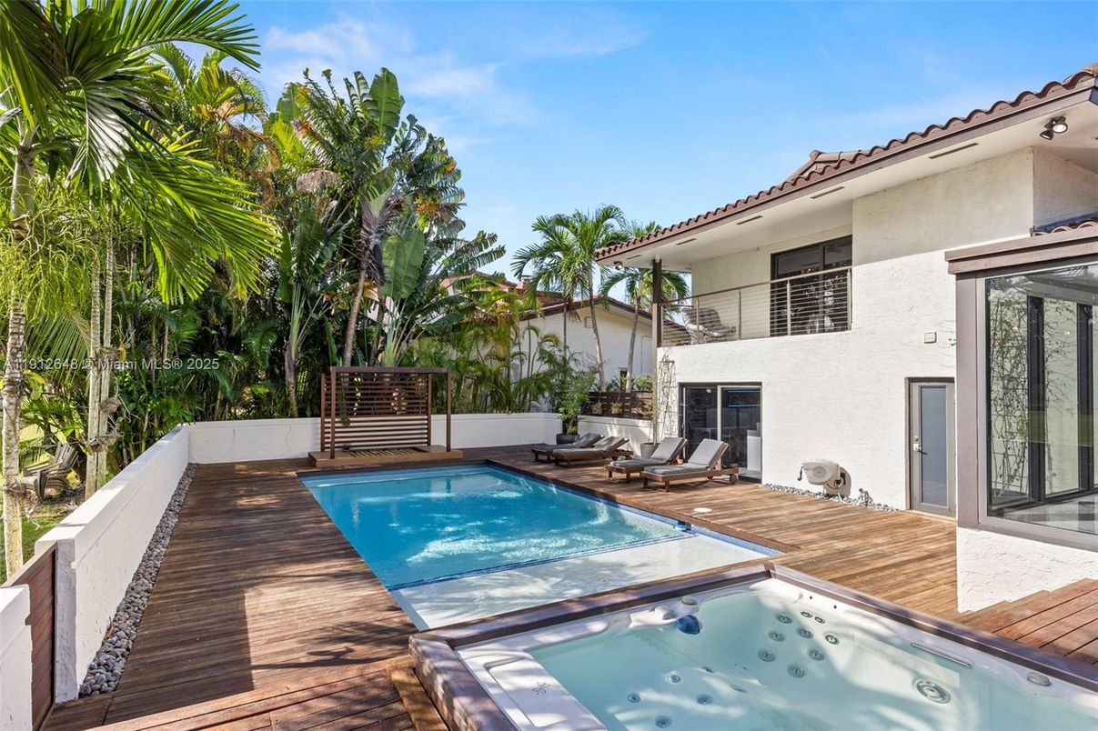 Exterior, Hot Tub, Pool