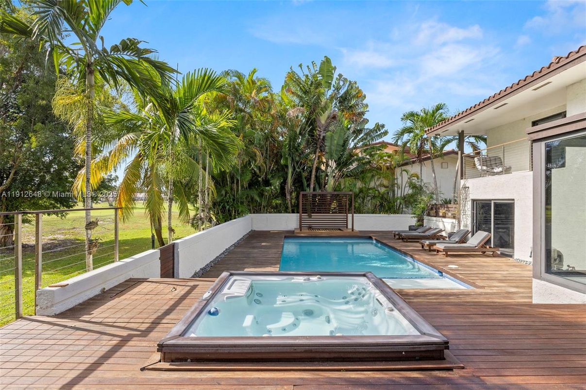 Exterior, Hot Tub, Pool