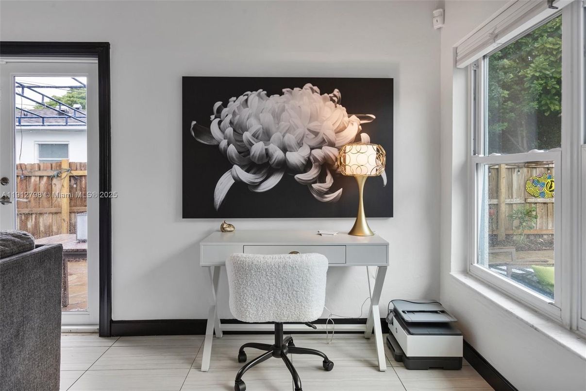 Home Office, Interior