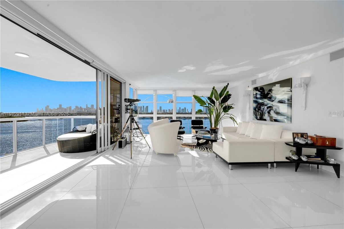 Interior, Living room, Recessed Lighting, Water