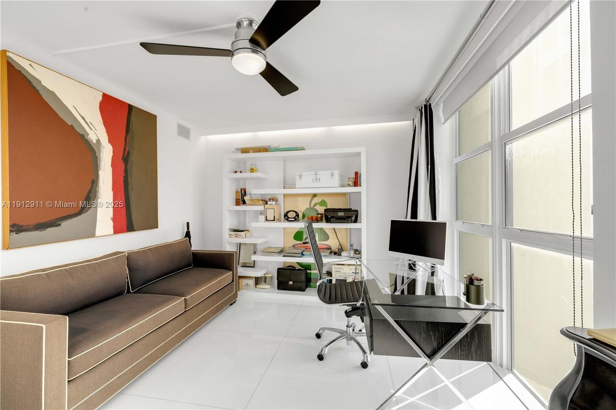 Home Office, Interior