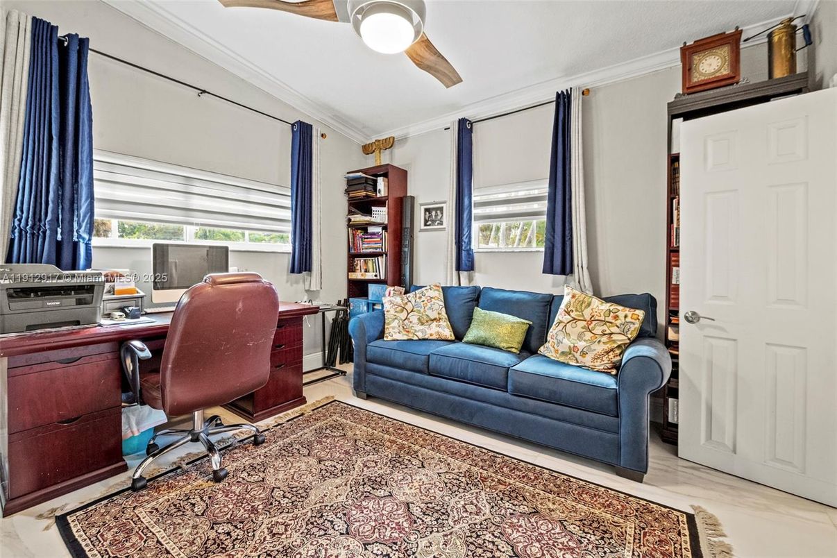 Home Office, Interior