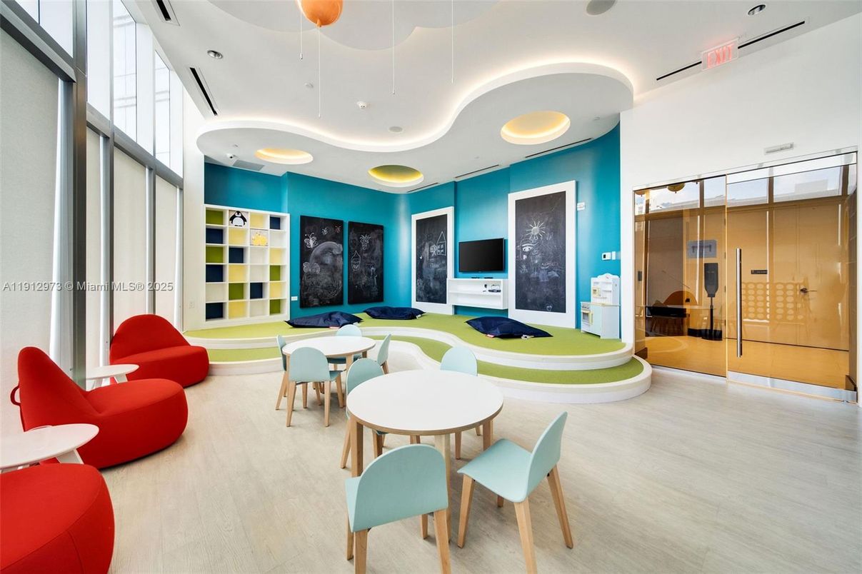 Dining room, Interior, Living room, Recessed Lighting, Wood Texture Flooring