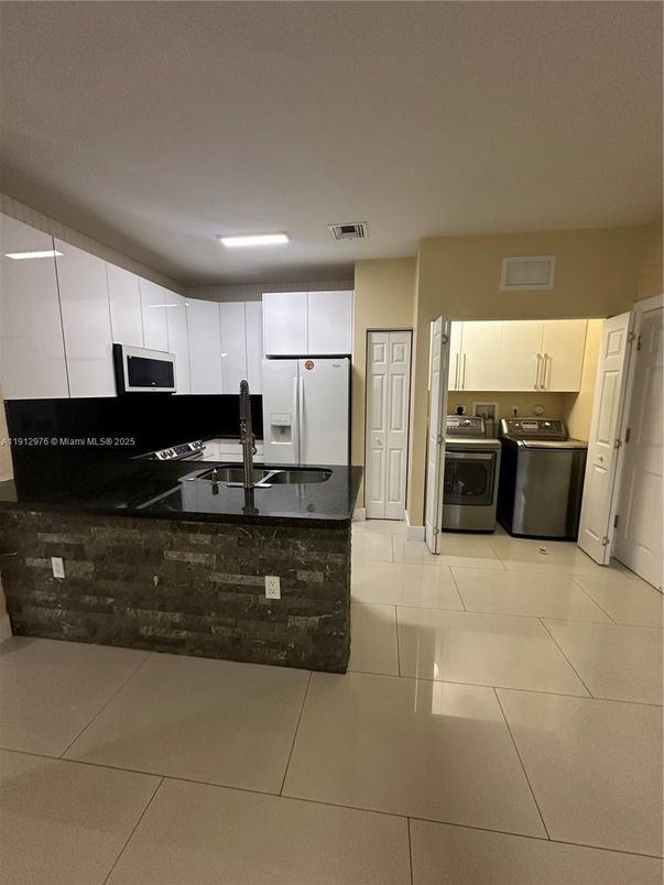 Interior, Kitchen, Recessed Lighting, Washer