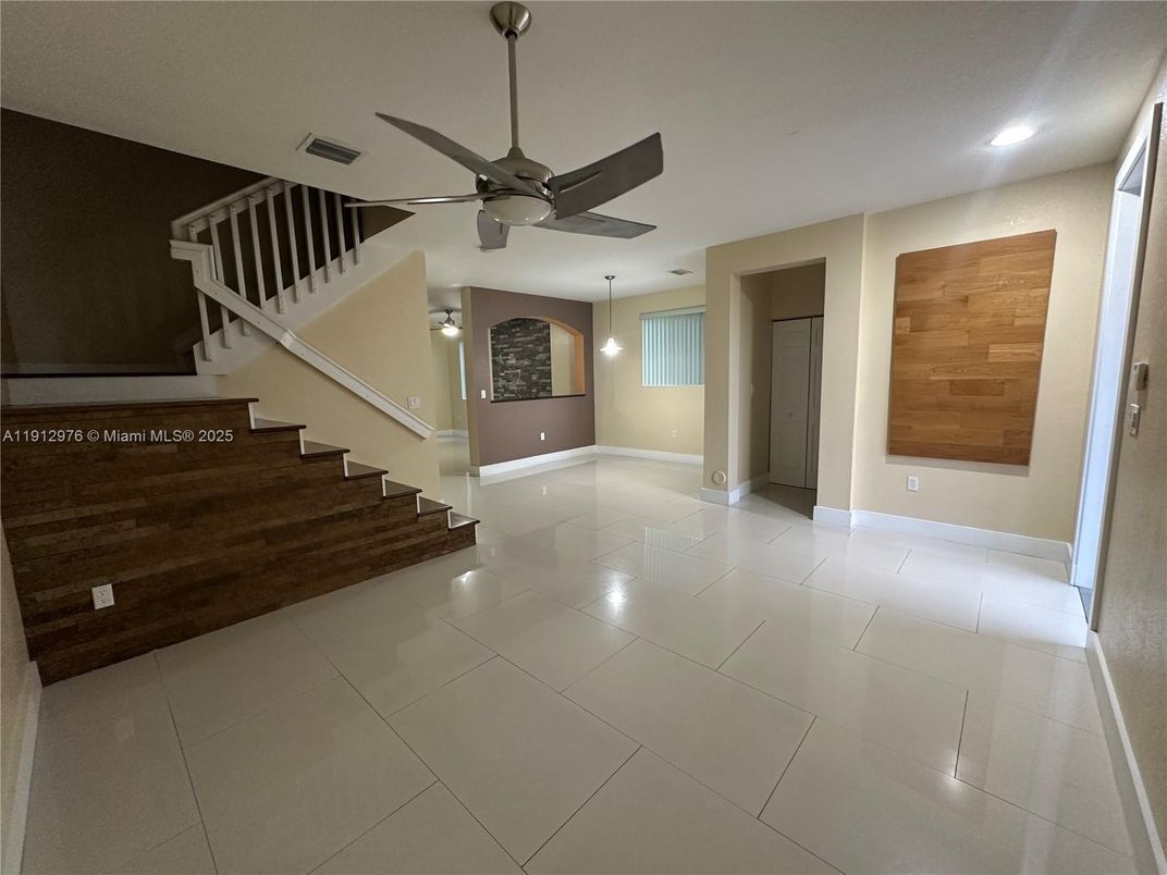 Empty room, Interior, Pendant Lights, Recessed Lighting