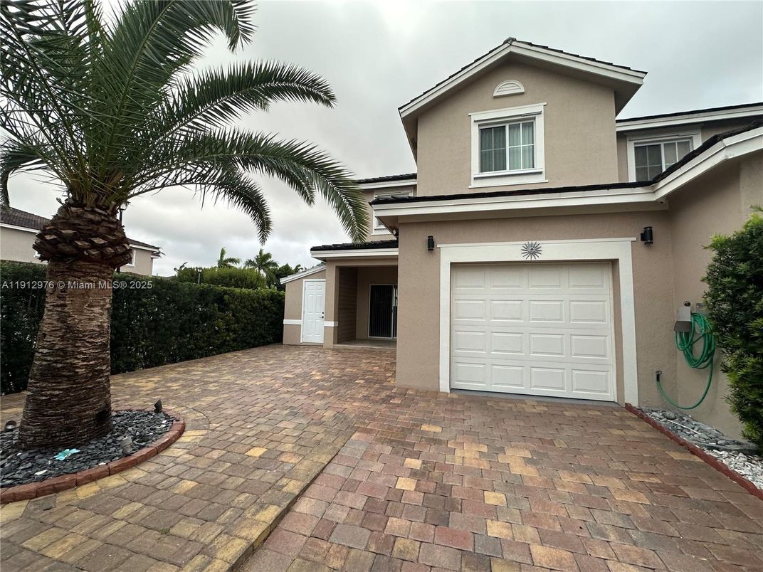 Attached, Exterior, Facade, Mediterranean