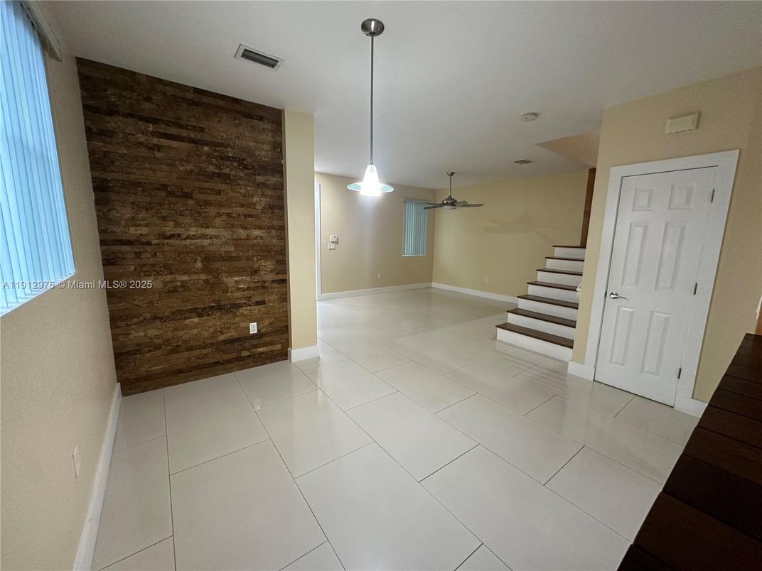 Empty room, Interior, Pendant Lights, Wooden Walls