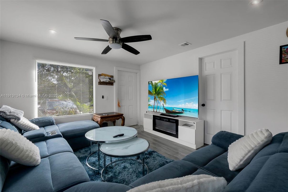 Interior, Living room, Recessed Lighting, Wood Texture Flooring