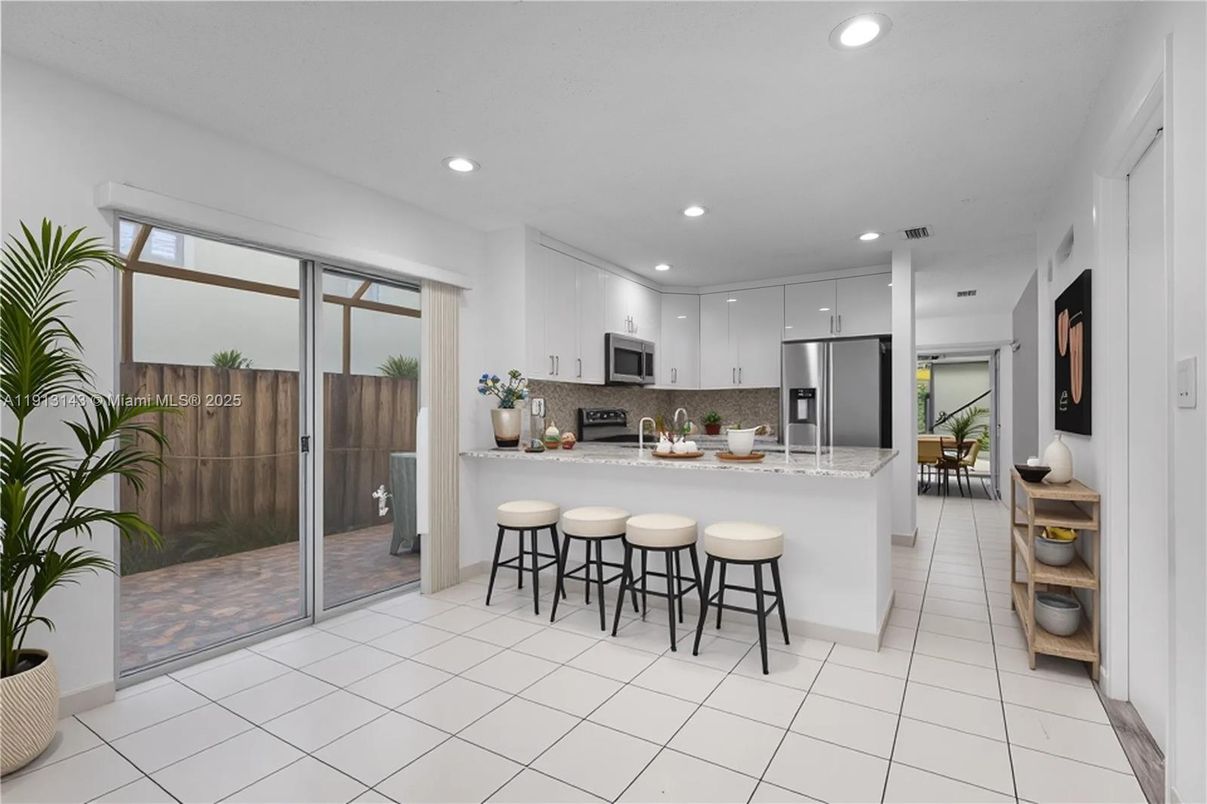 Dining room, Interior, Kitchen, Recessed Lighting, Stainless Steel Appliances