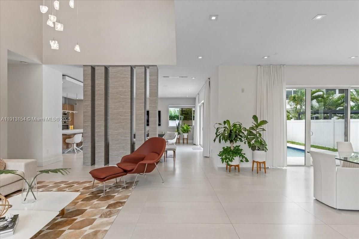 Interior, Living room, Pendant Lights, Recessed Lighting