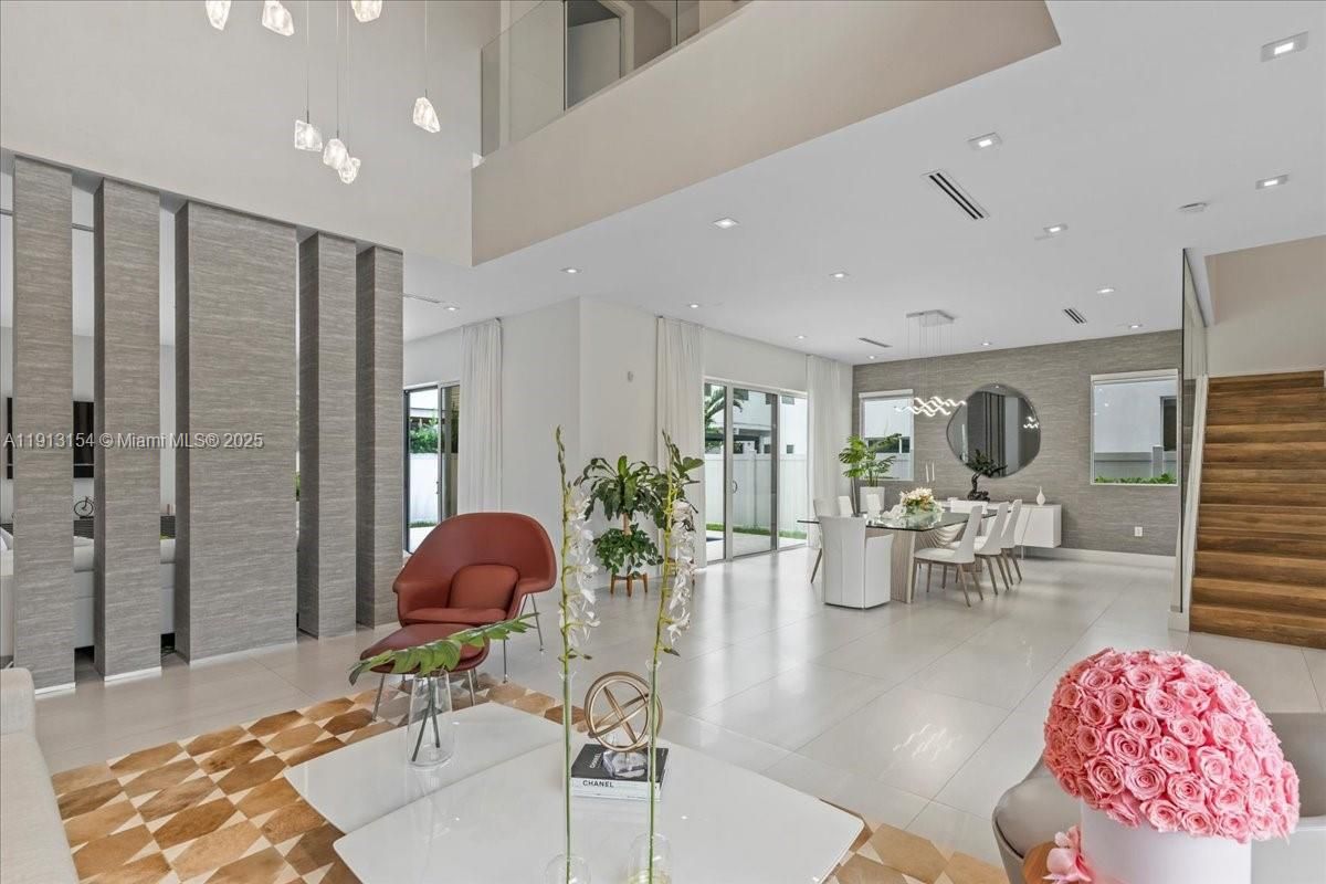 Dining room, Interior, Pendant Lights, Recessed Lighting