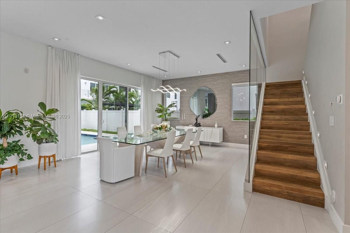 Dining room, Interior, Pendant Lights, Recessed Lighting