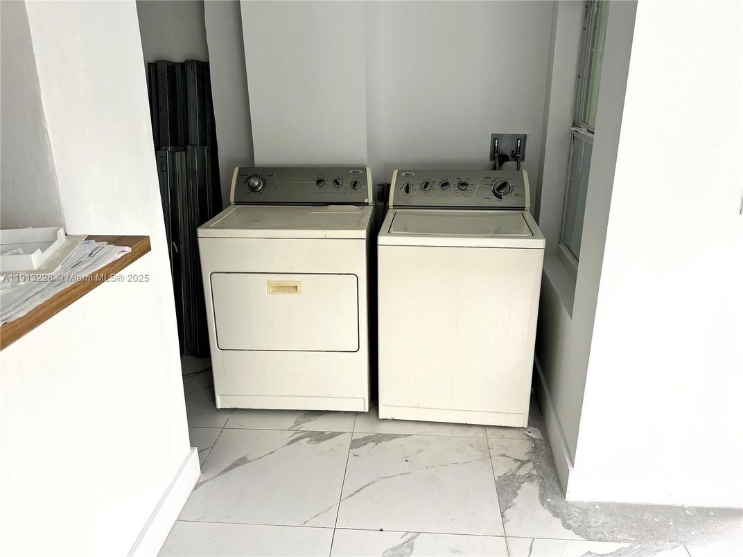 Interior, Marble, Utility Closets, Washer