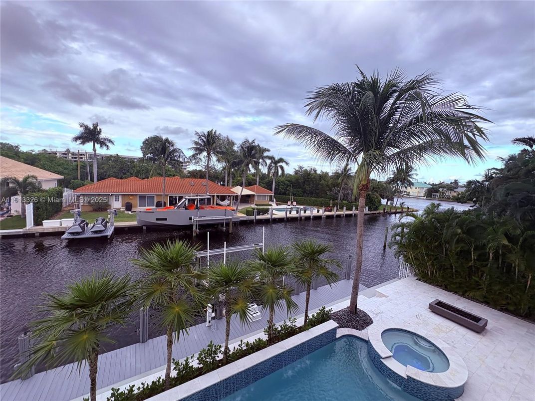 Exterior, Pool, Water