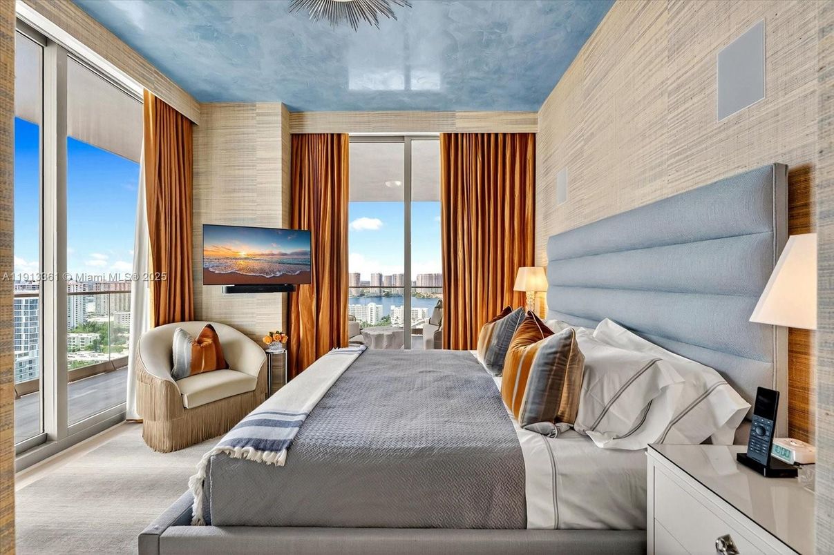 Bedroom, Interior, Water