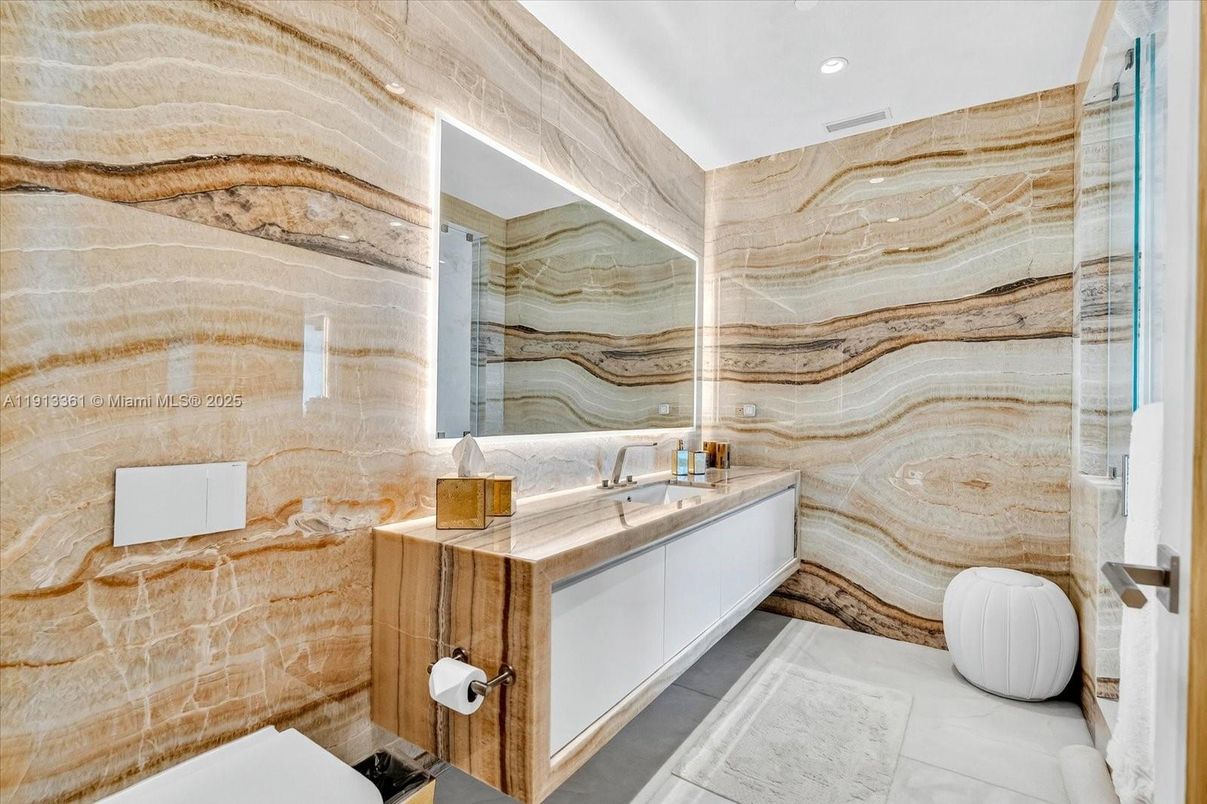 Bathroom, Interior, Recessed Lighting