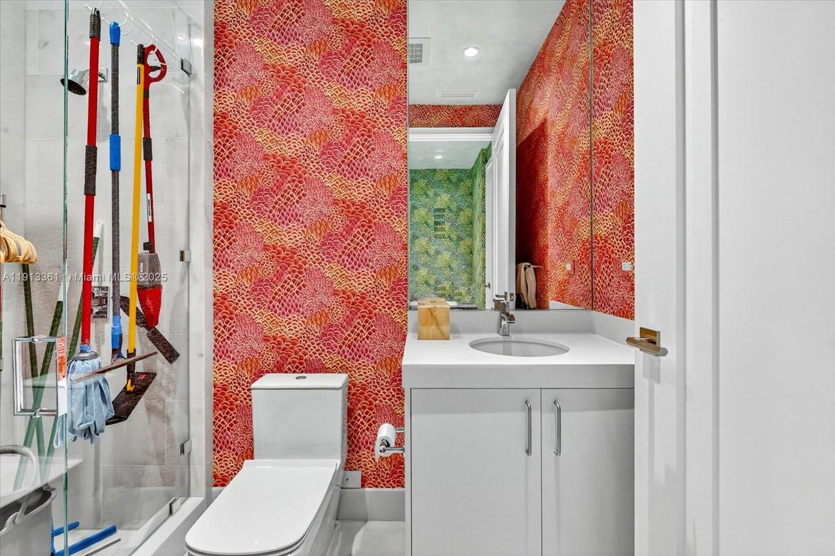 Bathroom, Interior, Recessed Lighting