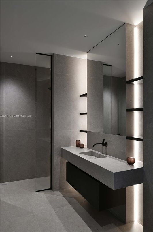 Bathroom, Interior, Recessed Lighting