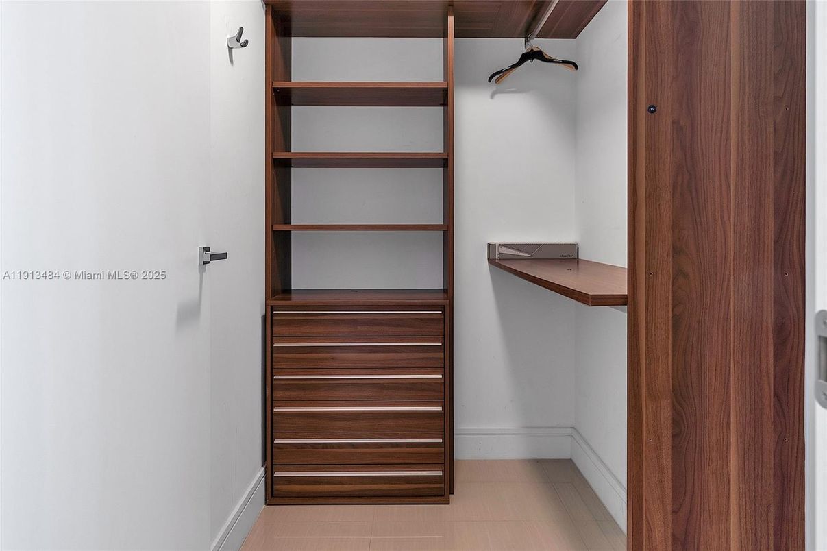 Interior, Walk-in Closets