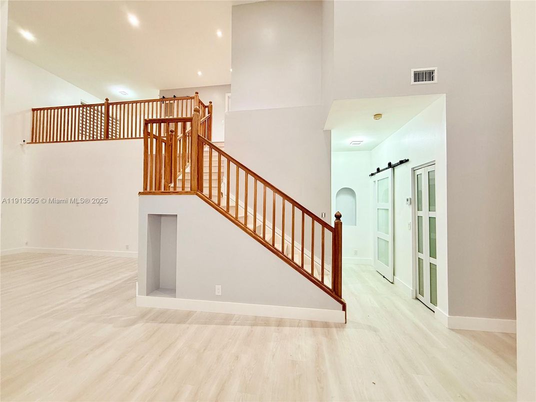 Interior, Recessed Lighting, Wood Texture Flooring