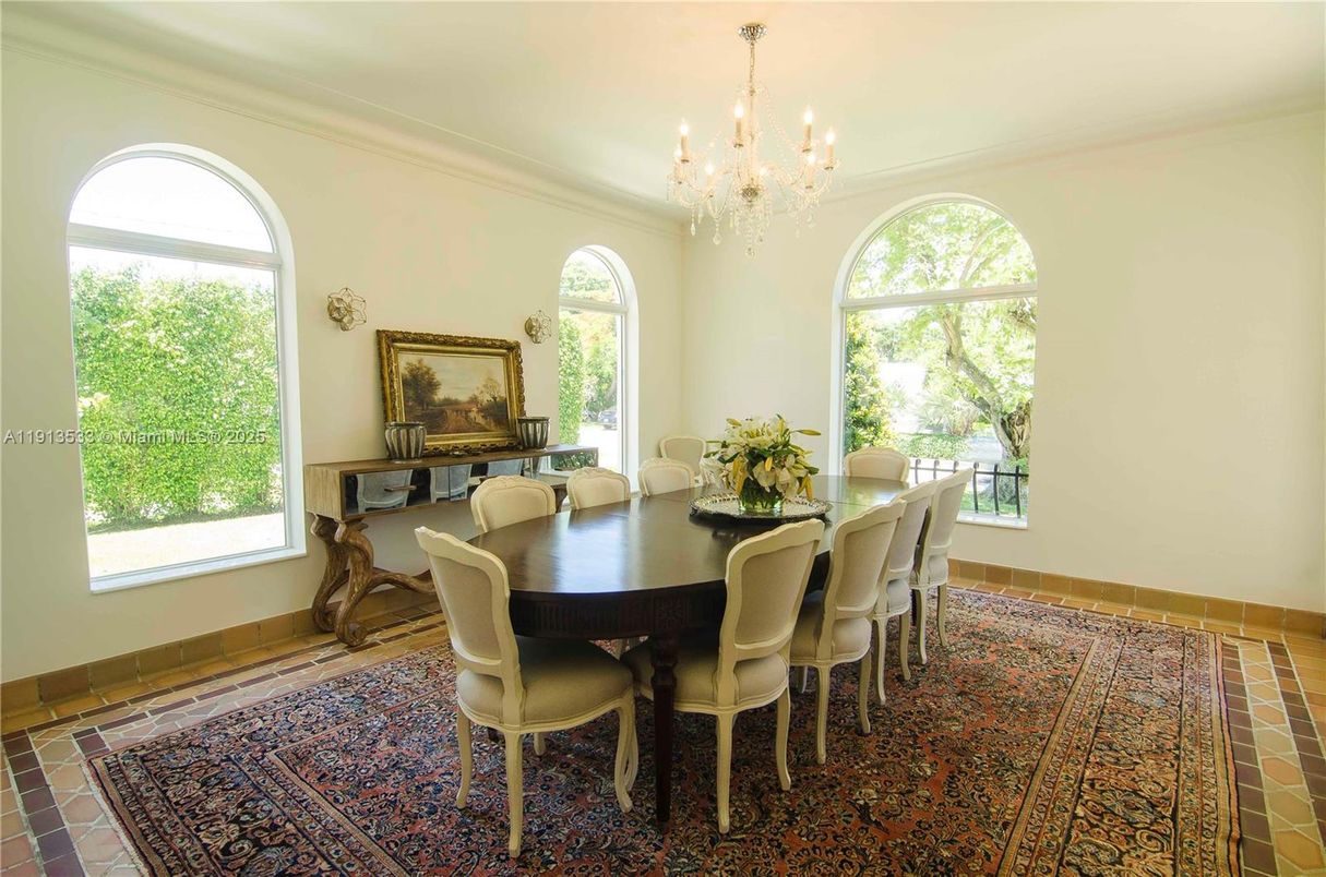 Chandelier, Dining room, Interior