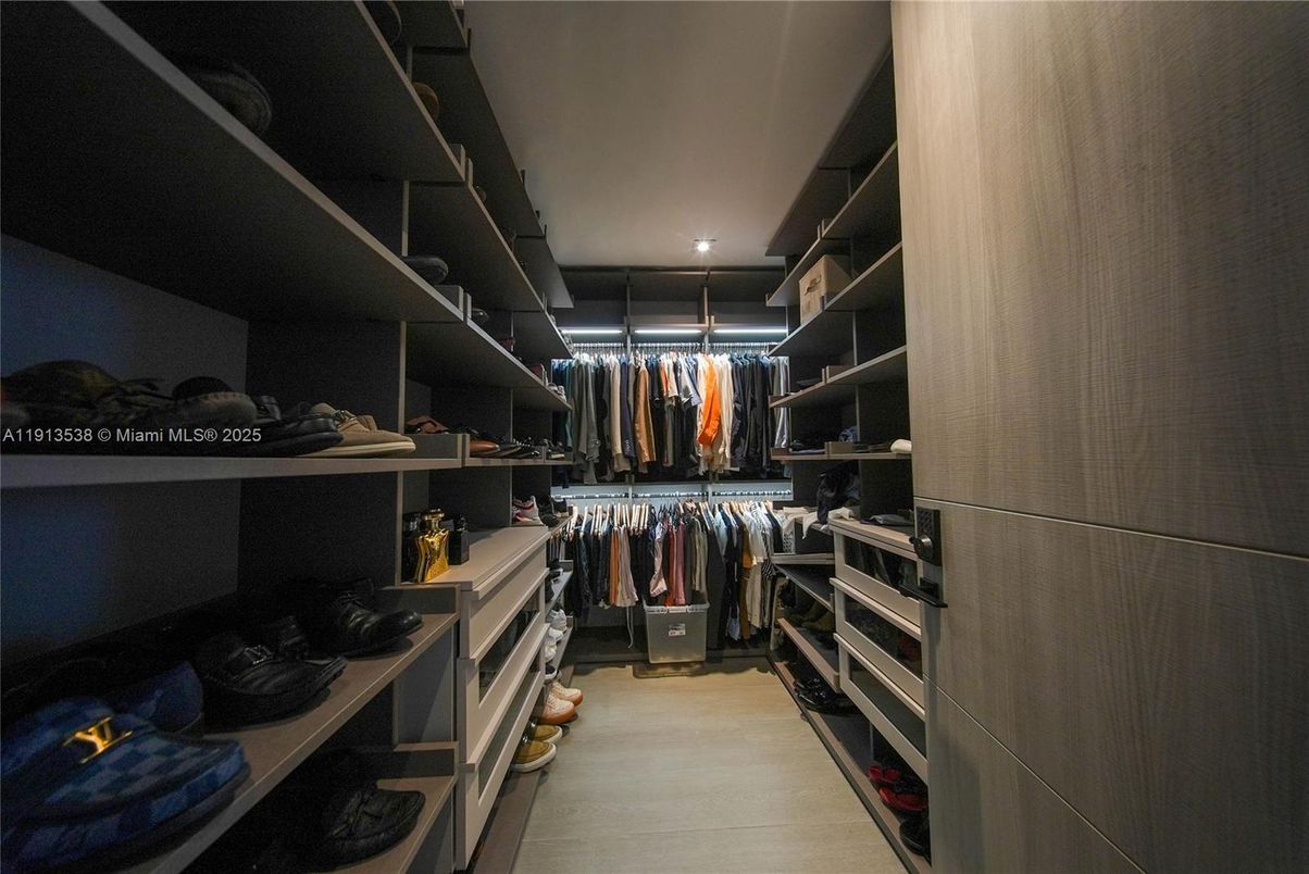 Interior, Recessed Lighting, Walk-in Closets