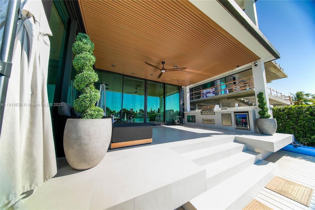 Exterior, Outdoor Kitchen