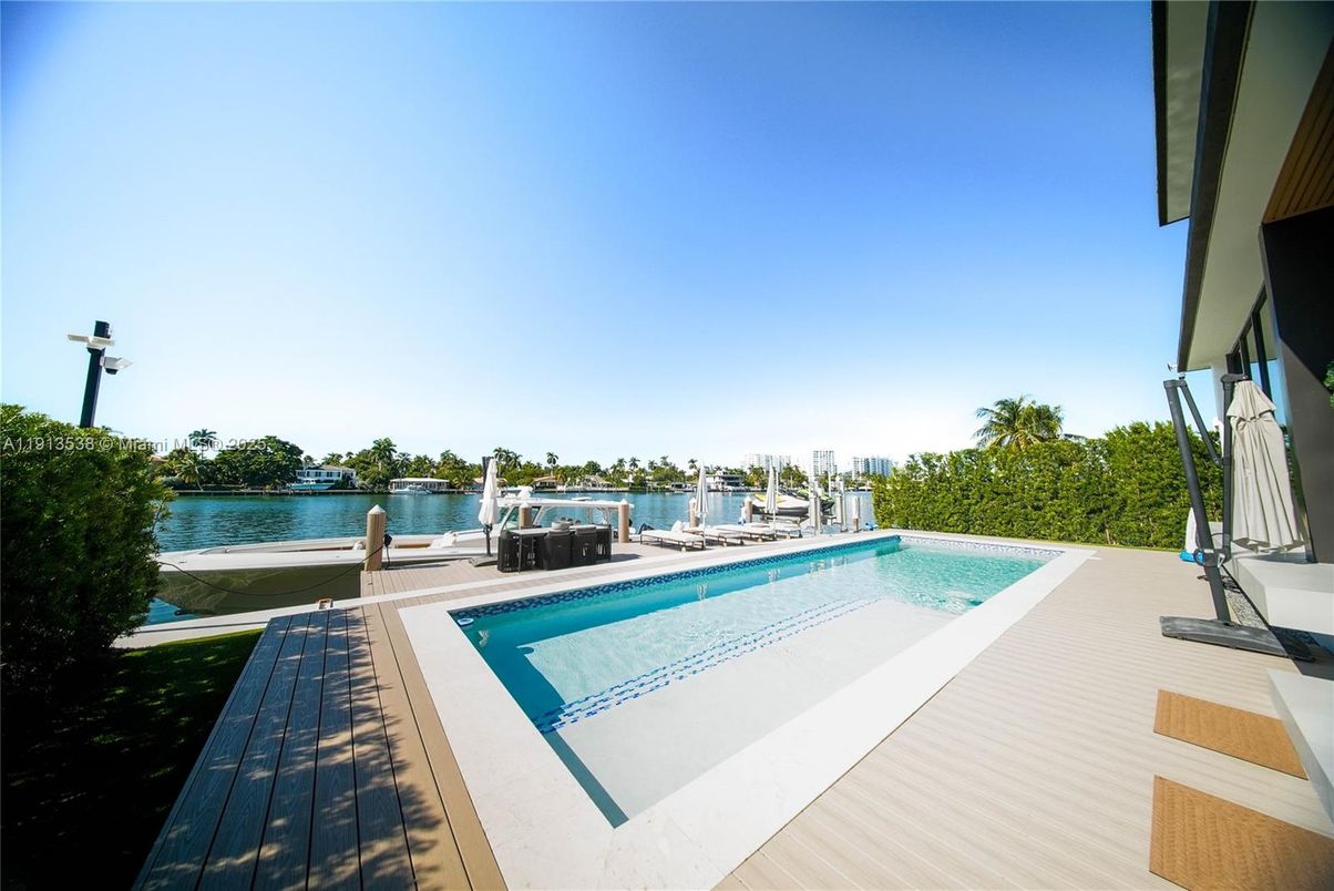 Exterior, Pool, Water