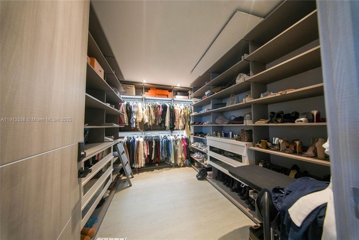 Interior, Recessed Lighting, Walk-in Closets