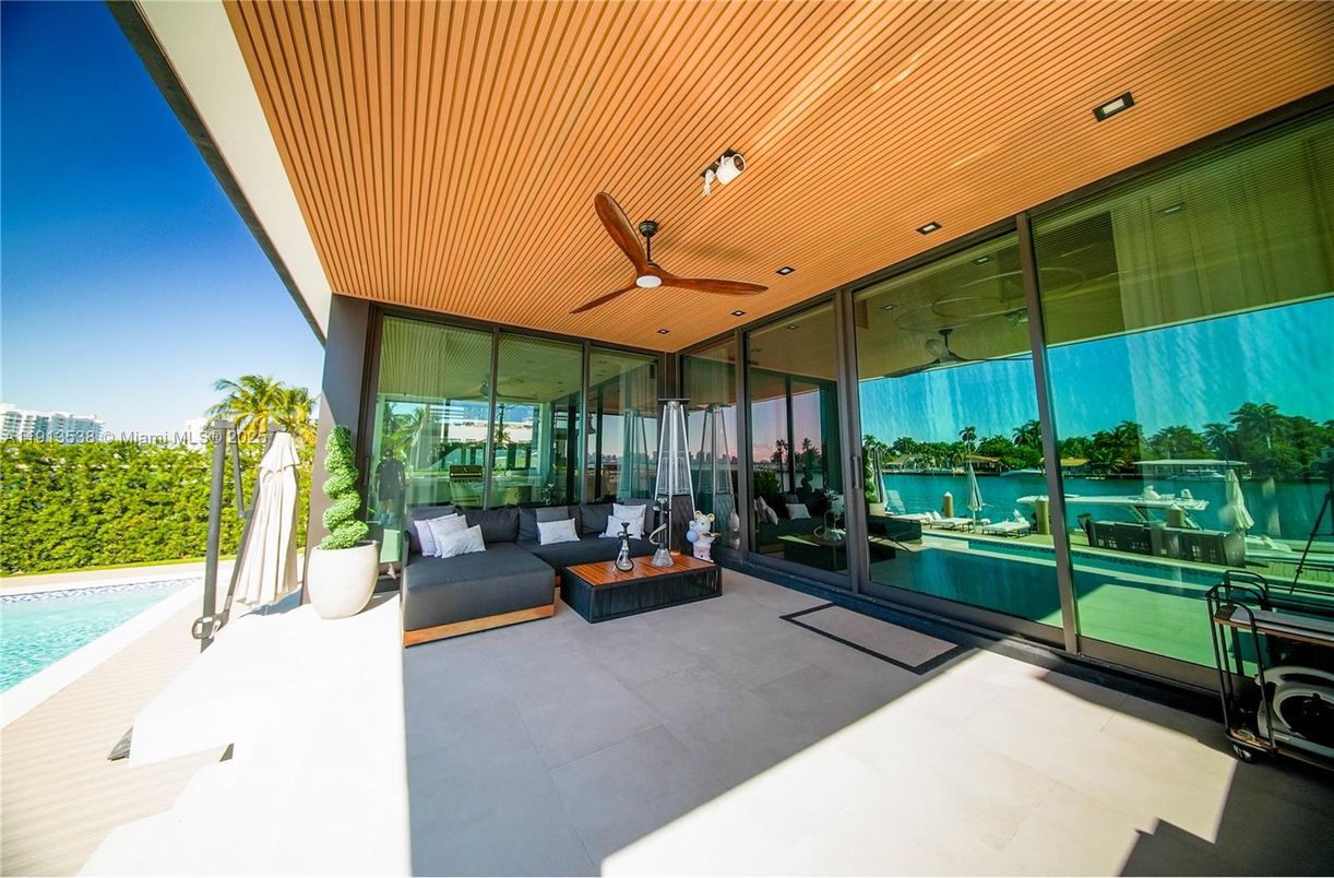 Exterior, Recessed Lighting, Water