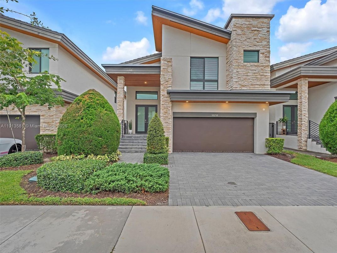 Attached, Exterior, Facade, Modern