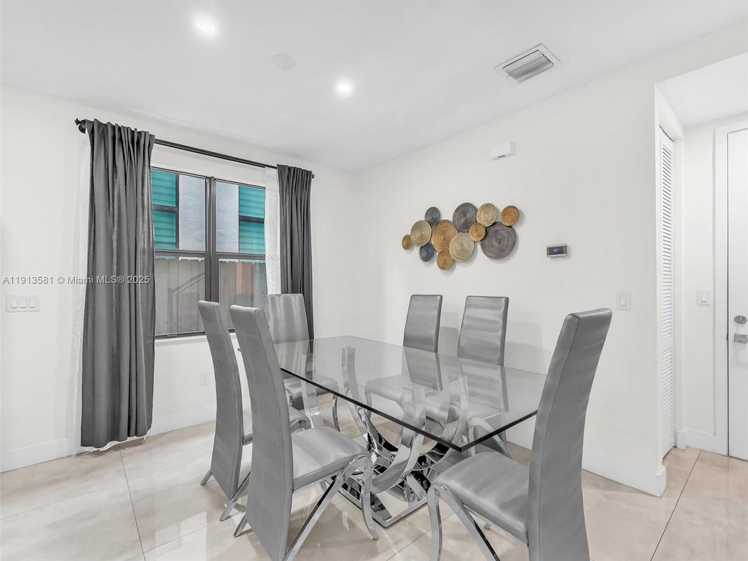 Dining room, Interior, Recessed Lighting