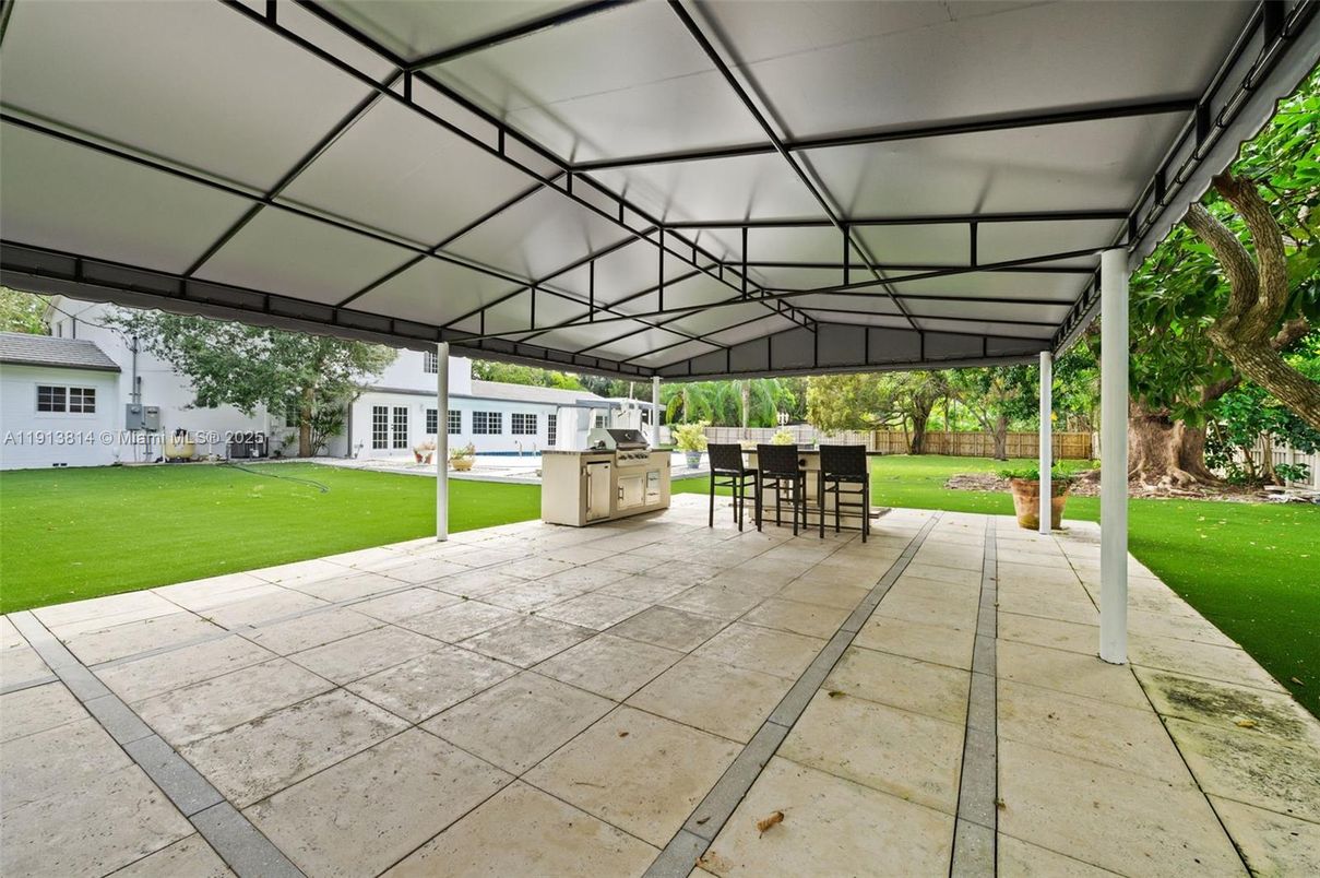 Backyard, Exterior, Outdoor Kitchen