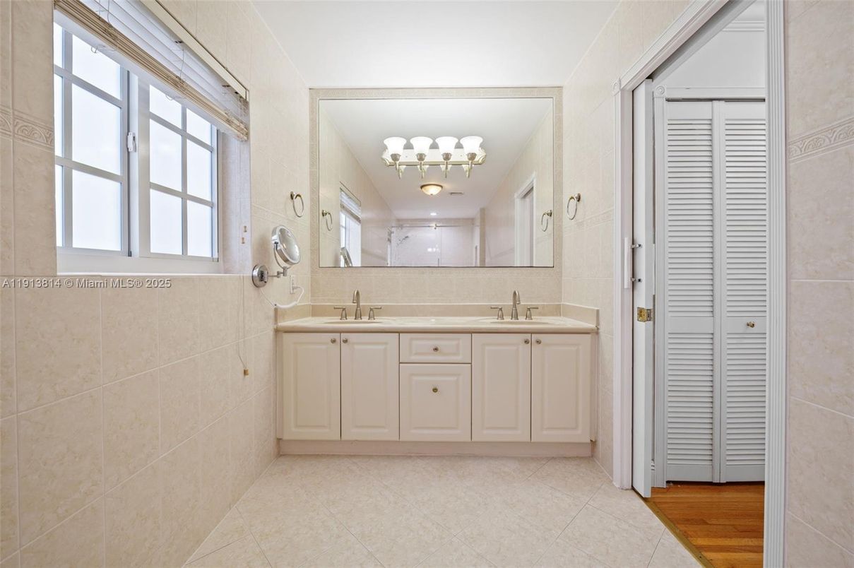 Bathroom, Dual Sink Vanities, Interior, Wood Texture Flooring