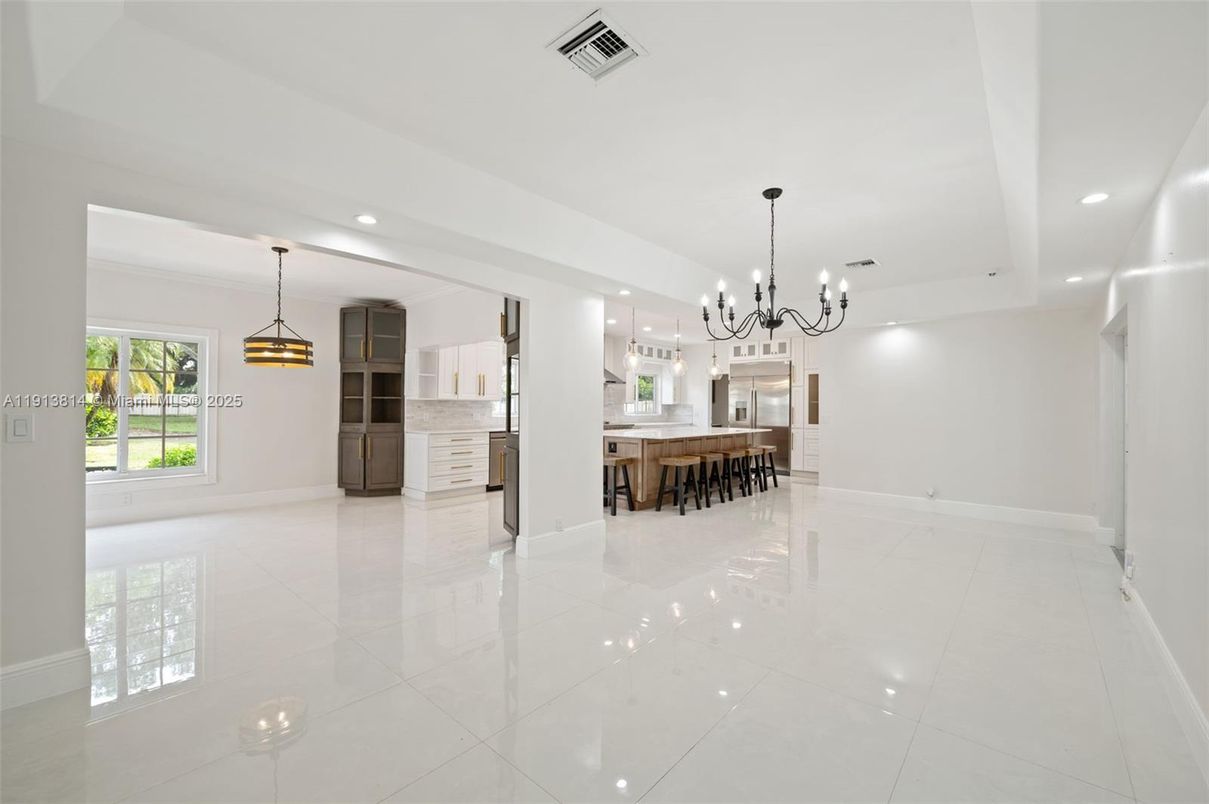 Chandelier, Dining room, Interior, Kitchen, Pendant Lights, Recessed Lighting