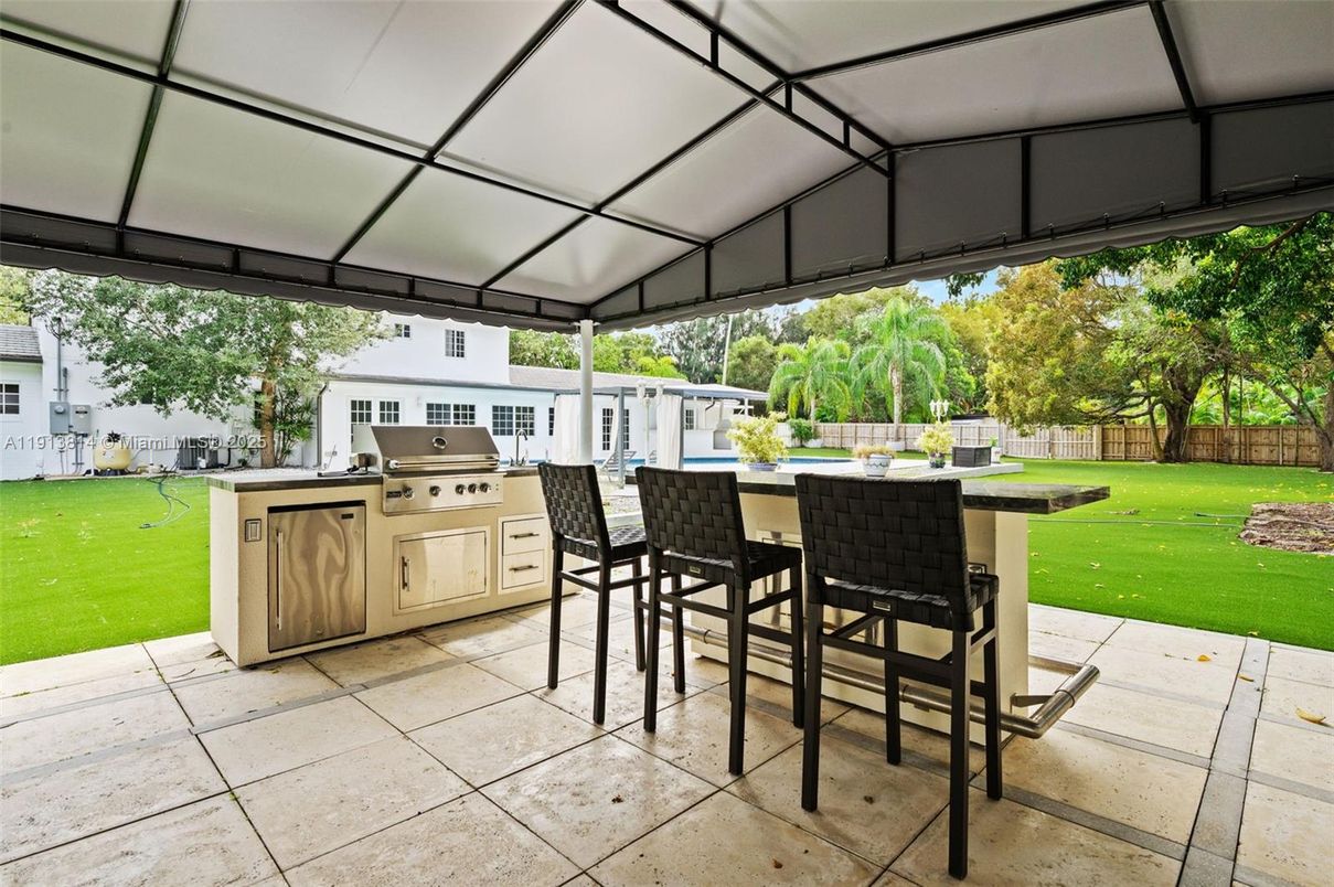 Exterior, Outdoor Kitchen