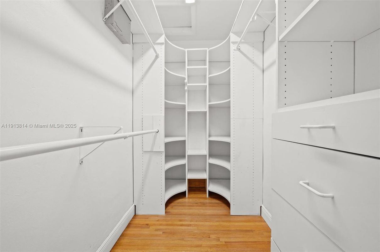 Interior, Walk-in Closets, Wood Texture Flooring