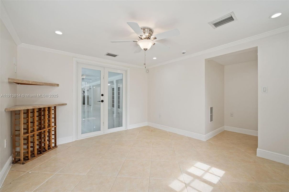 Empty room, Interior, Recessed Lighting