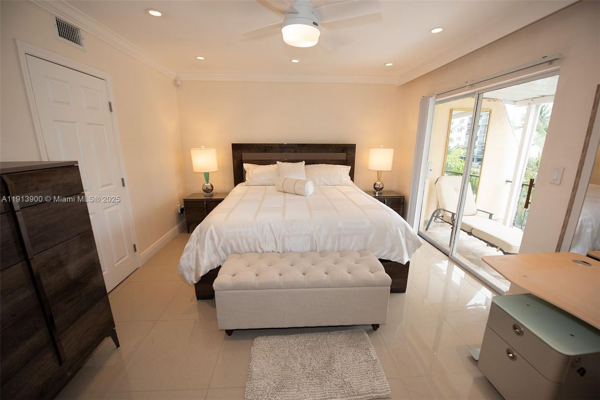 Bedroom, Interior, Recessed Lighting