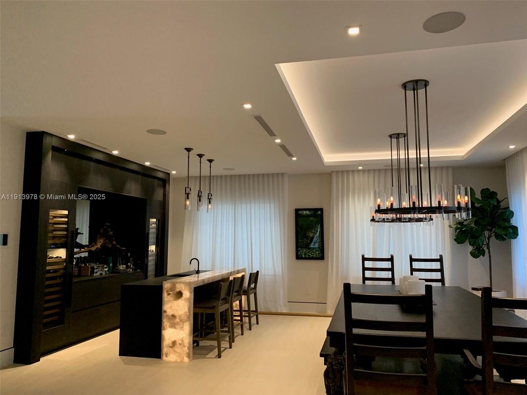 Dining room, Interior, Pendant Lights, Recessed Lighting