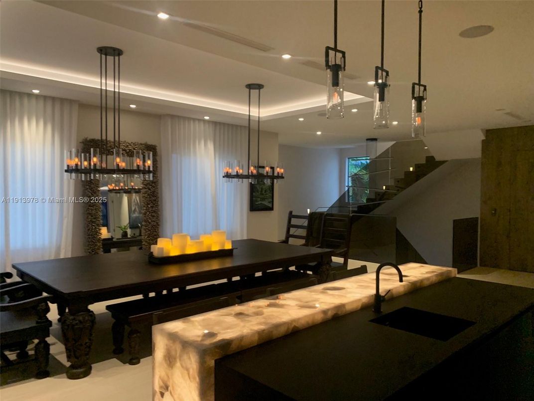 Dining room, Interior, Pendant Lights, Recessed Lighting