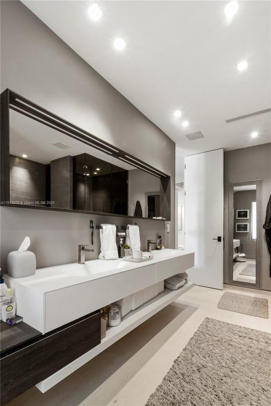 Bathroom, Dual Sink Vanities, Interior, Recessed Lighting